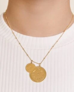 La Composition Numéro 27 -Bijoux Magasin PERMANENT COMPOBIJOUX Medaillerondeinitiale25mmD Medaillerondeinitiale15cmL Chaineboules40cm emoiemoi D1 LOOK 06 436web 77da53fd c7c1 47b0 a864 9cc4731a1938