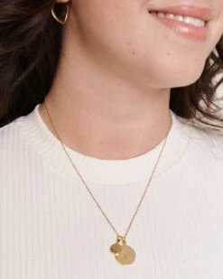 La Médaille Précieuse Initiale - 17 Mm - En Vermeil -Bijoux Magasin PERMANENT COMPOBIJOUXPRECIEUX Medailleprecieuse10mmL 17mmA Chaineprecieuse50cm emoiemoi D1 LOOK 28 1776web 7b71dcef a9a2 46f8 b55f a1c61bf95931