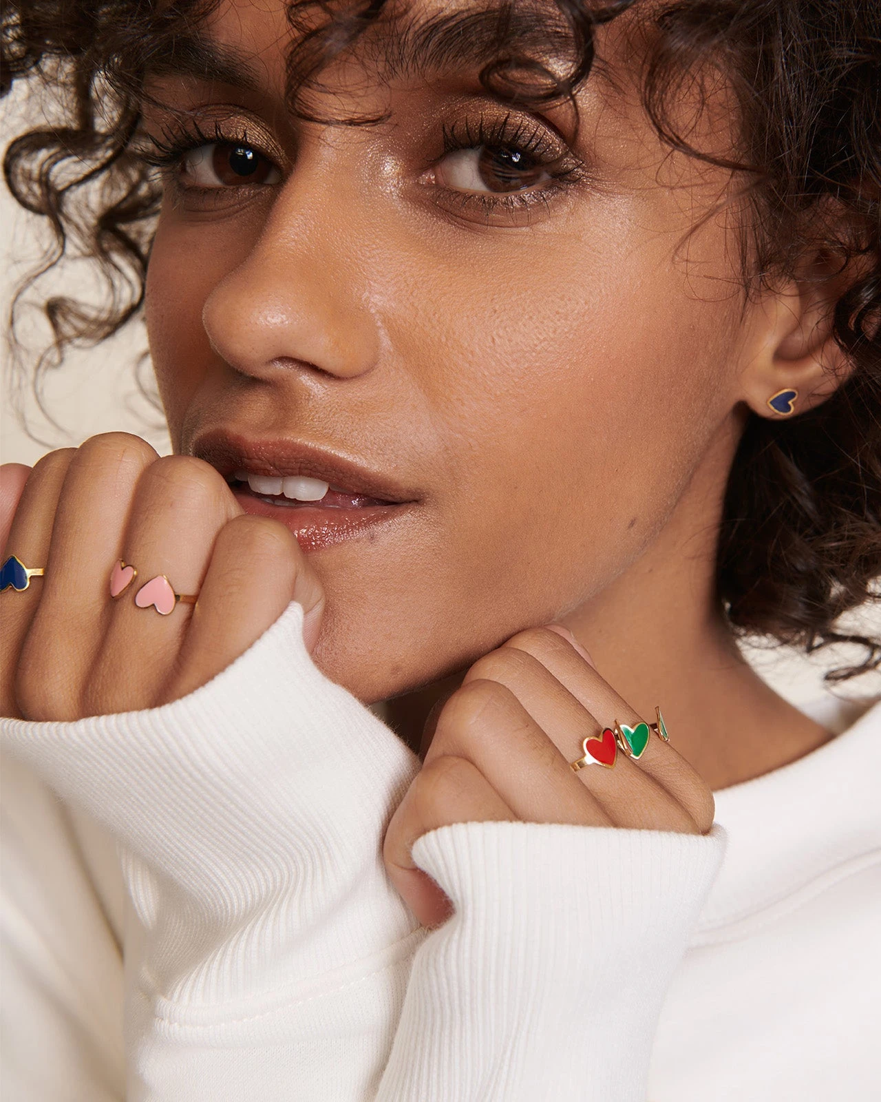 Les Boucles D'oreilles Céleste Petit Cœur Bleu - Dorées à L'or Fin 24 Carats 7 Les Boucles D'oreilles Céleste Petit Cœur Bleu - Dorées à L'or Fin 24 Carats – Image 5