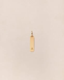 La Médaille Initiale Baguette - Dorée à L'or Fin 24 Carats - 15mm -Bijoux Magasin PERMANENTS BIJOUXDORES MedaillebaguetteinitialeA emoiemoi 166web
