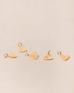 La Médaille Initiale Cœur - Dorée à L'or Fin 24 Carats - 10mm 28 La Médaille Initiale Cœur - Dorée à L'or Fin 24 Carats - 10mm -Bijoux Magasin PERMANENTS BIJOUXDORES MedailleinitialeMaryMix10mm emoiemoi 701web