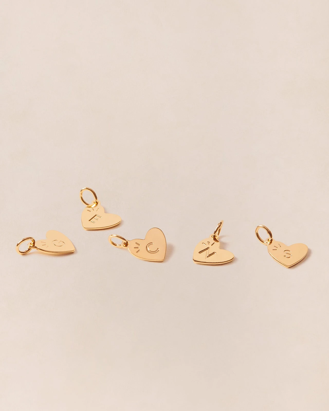 La Médaille Initiale Cœur - Dorée à L'or Fin 24 Carats - 10mm 12 La Médaille Initiale Cœur - Dorée à L'or Fin 24 Carats - 10mm – Image 10