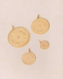 La Médaille Initiale - Dorée à L'or Fin 24 Carats - 15mm 40 La Médaille Initiale - Dorée à L'or Fin 24 Carats - 15mm -Bijoux Magasin PERMANENTS BIJOUXDORES Medaillerondeinitiale10 15 20 25mmMix emoiemoi 898web ce3214da 4757 4820 b3aa 91b4fe35d3d9