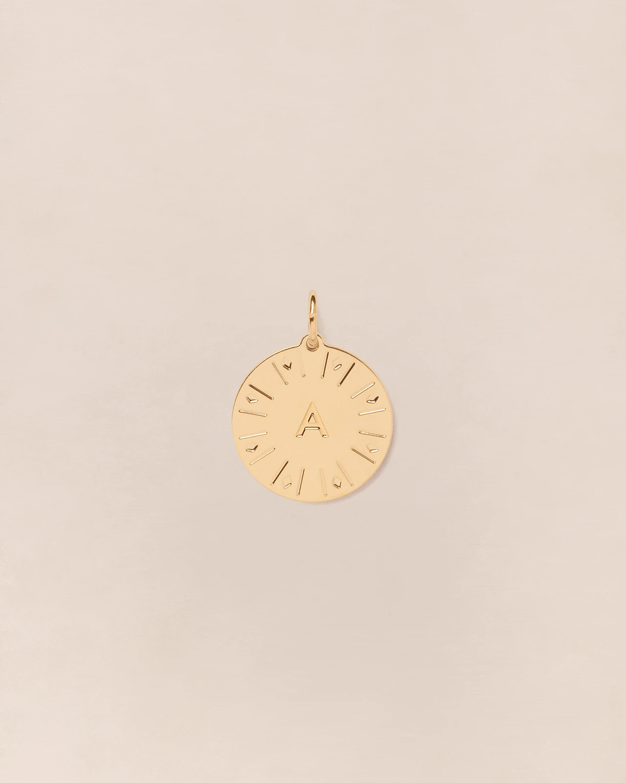 La Médaille Initiale - Dorée à L'or Fin 24 Carats - 15mm 3 La Médaille Initiale - Dorée à L'or Fin 24 Carats - 15mm