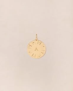 La Médaille Initiale - Dorée à L'or Fin 24 Carats - 15mm 35 La Médaille Initiale - Dorée à L'or Fin 24 Carats - 15mm -Bijoux Magasin PERMANENTS BIJOUXDORES Medaillerondeinitiale15mmA emoiemoi 186web