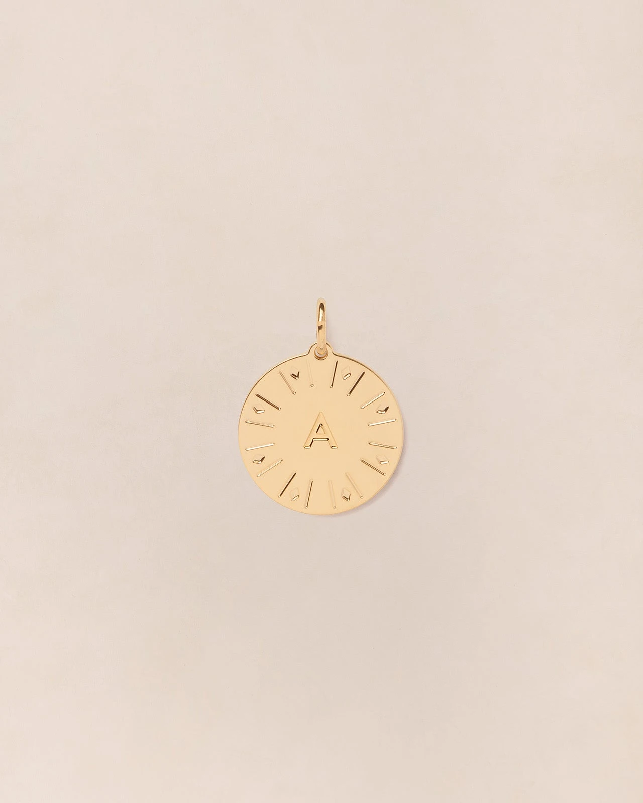 La Médaille Initiale - Dorée à L'or Fin 24 Carats - 15mm 16 La Médaille Initiale - Dorée à L'or Fin 24 Carats - 15mm – Image 14