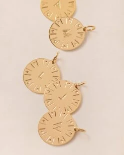 La Médaille Initiale - Dorée à L'or Fin 24 Carats - 15mm 27 La Médaille Initiale - Dorée à L'or Fin 24 Carats - 15mm -Bijoux Magasin PERMANENTS BIJOUXDORES Medaillerondeinitiale15mmMix emoiemoi 857web