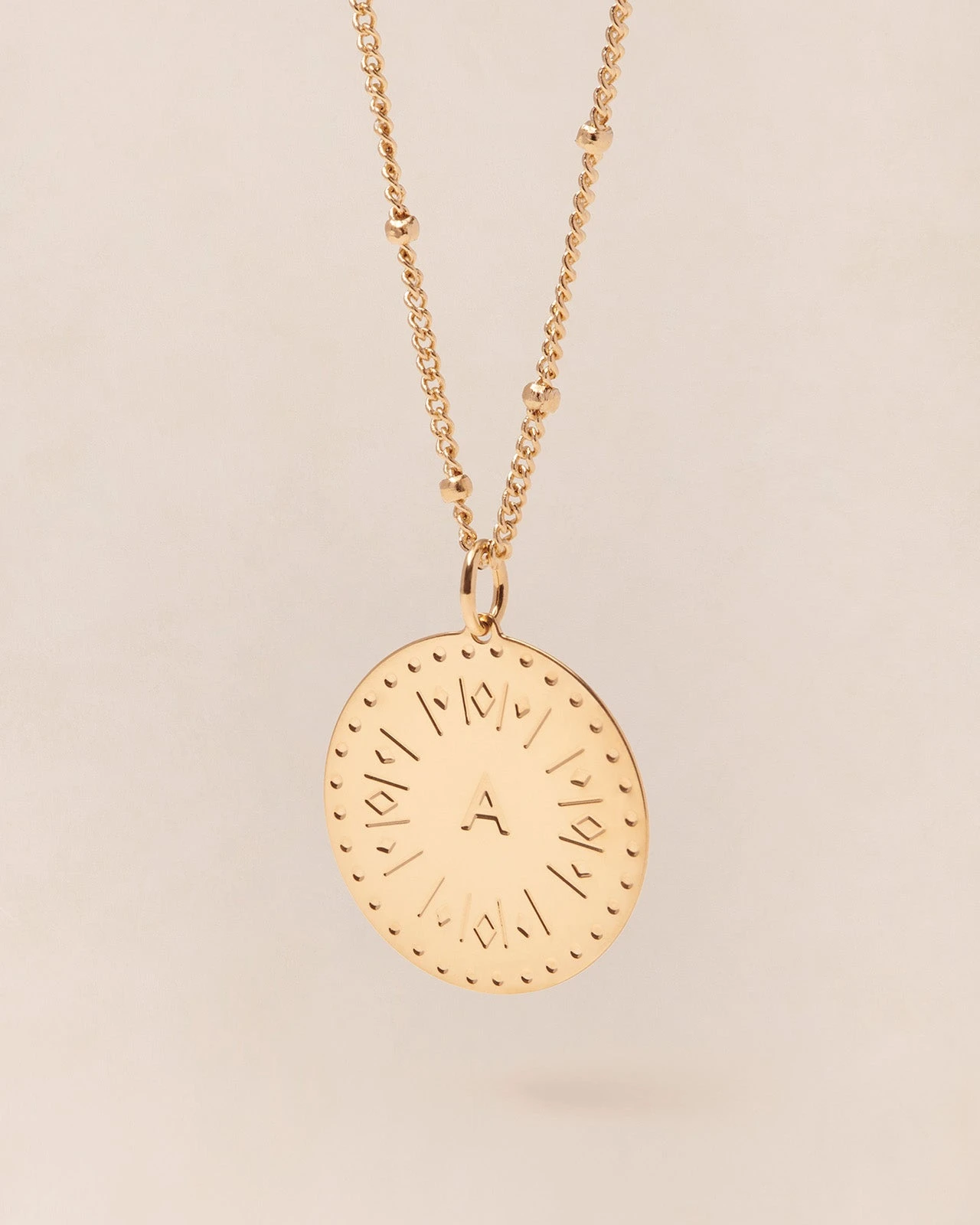 La Médaille Initiale - Dorée à L'or Fin 24 Carats - 20mm 3 La Médaille Initiale - Dorée à L'or Fin 24 Carats - 20mm