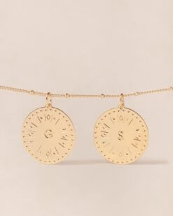 La Médaille Initiale - Dorée à L'or Fin 24 Carats - 20mm 24 La Médaille Initiale - Dorée à L'or Fin 24 Carats - 20mm -Bijoux Magasin PERMANENTS BIJOUXDORES Medaillerondeinitiale20mmMix emoiemoi 841web