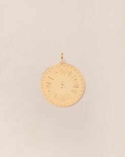 La Médaille Initiale - Dorée à L'or Fin 24 Carats - 20mm 29 La Médaille Initiale - Dorée à L'or Fin 24 Carats - 20mm -Bijoux Magasin PERMANENTS BIJOUXDORES Medaillerondeinitiale20mmS emoiemoi 206web