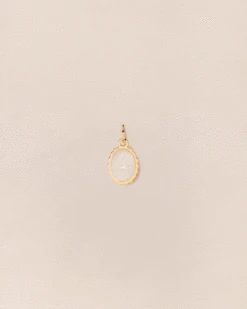 La Médaille Initiale Marguerite - Nacre - 8mm 23 La Médaille Initiale Marguerite - Nacre - 8mm -Bijoux Magasin PERMANENTS BIJOUXNACRES Medailleinitiale10mmnacre emoiemoi 042web