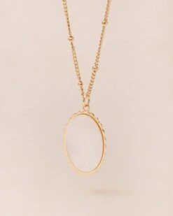 La Médaille Initiale Madeleine - Nacre - 22mm -Bijoux Magasin PERMANENTS BIJOUXNACRES MedailleinitialeA20mmnacre emoiemoi 1442web