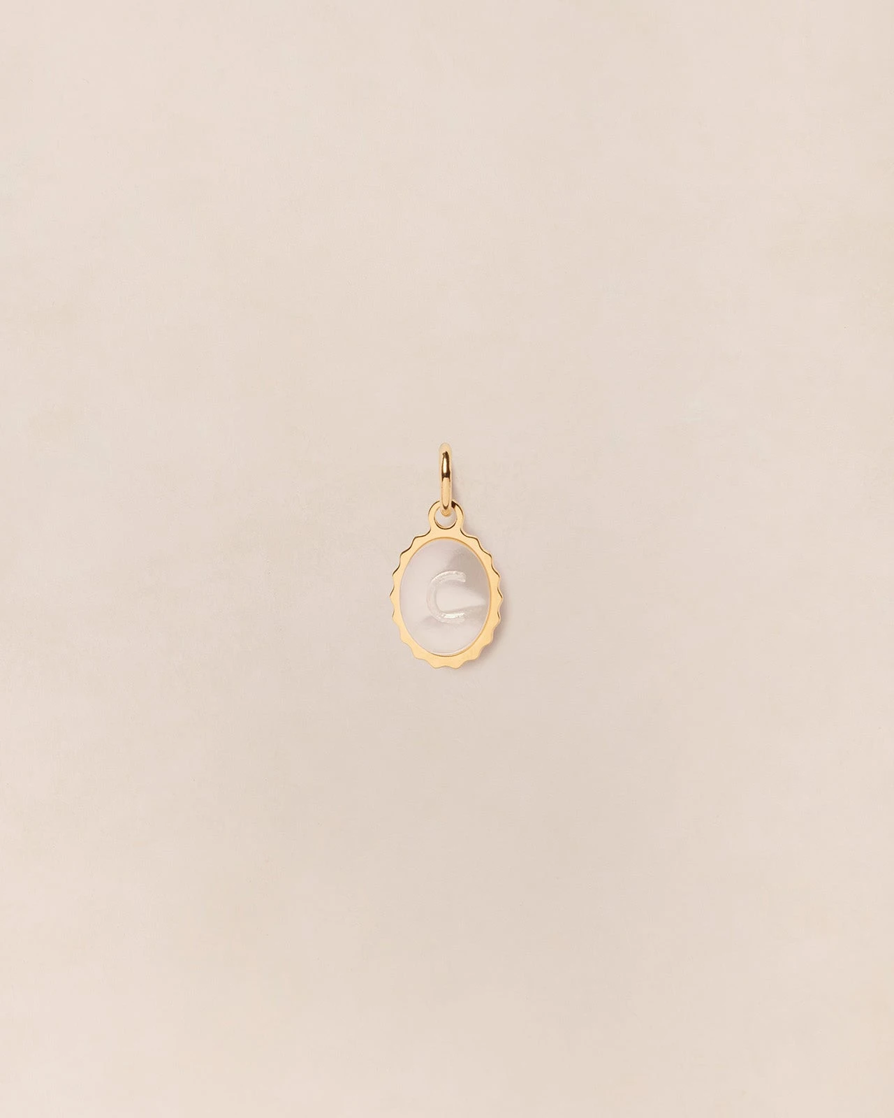 La Médaille Initiale Marguerite - Nacre - 8mm 16 La Médaille Initiale Marguerite - Nacre - 8mm – Image 14