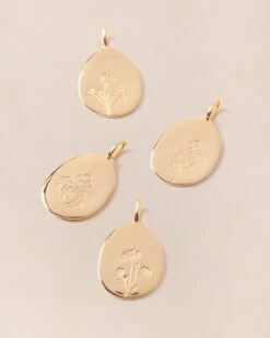 La Médaille Précieuse Mama Flower Of 4 - Le Grand Amour - En Vermeil -Bijoux Magasin PERMANENTS BIJOUXPRECIEUX MedailleprecieuseFleursMix emoiemoi 781web a52e2ea0 600c 417b bf30 844962c20672