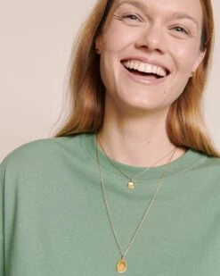 La Chaîne Précieuse - En Vermeil -Bijoux Magasin PERMANENTS BIJOUXPRECIEUX Medailleprecieusefleurs2 medailleprecieuseinitiale10mmvermeil chaineprecieuse40cm50cm emoiemoi 01 77web