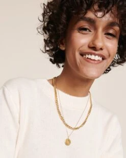 La Chaîne Précieuse - En Vermeil -Bijoux Magasin PERMANENTS BIJOUXPRECIEUX Medailleprecieuseinitiale17mm Chaineprecieusesimple50cm ChaineprecieuseS24 Bouclesd oreilles3coeursdorees emoiemoi 12 869web