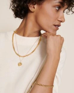 La Médaille Précieuse Initiale - 17 Mm - En Vermeil -Bijoux Magasin PERMANENTS BIJOUXPRECIEUX Medailleprecieuseinitiale17mm Chaineprecieusesimple50cm ChaineprecieuseS24 BraceletprecieuxS24 Bouclesd oreilles3coeursdorees emoiemoi 12 885web