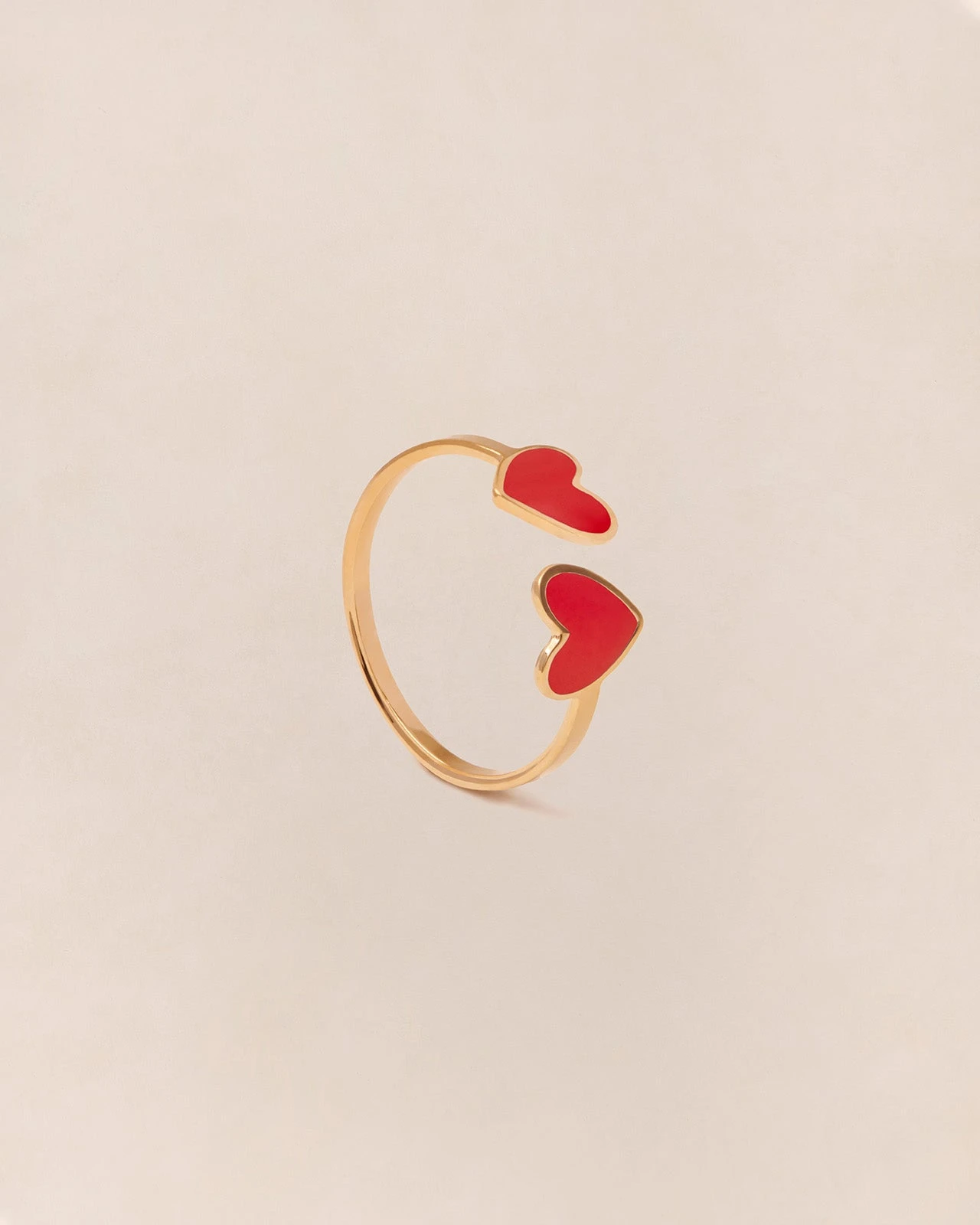 La Bague Billie 2 Cœurs Rouges - Dorée à L'or Fin 24 Carats 3 La Bague Billie 2 Cœurs Rouges - Dorée à L'or Fin 24 Carats