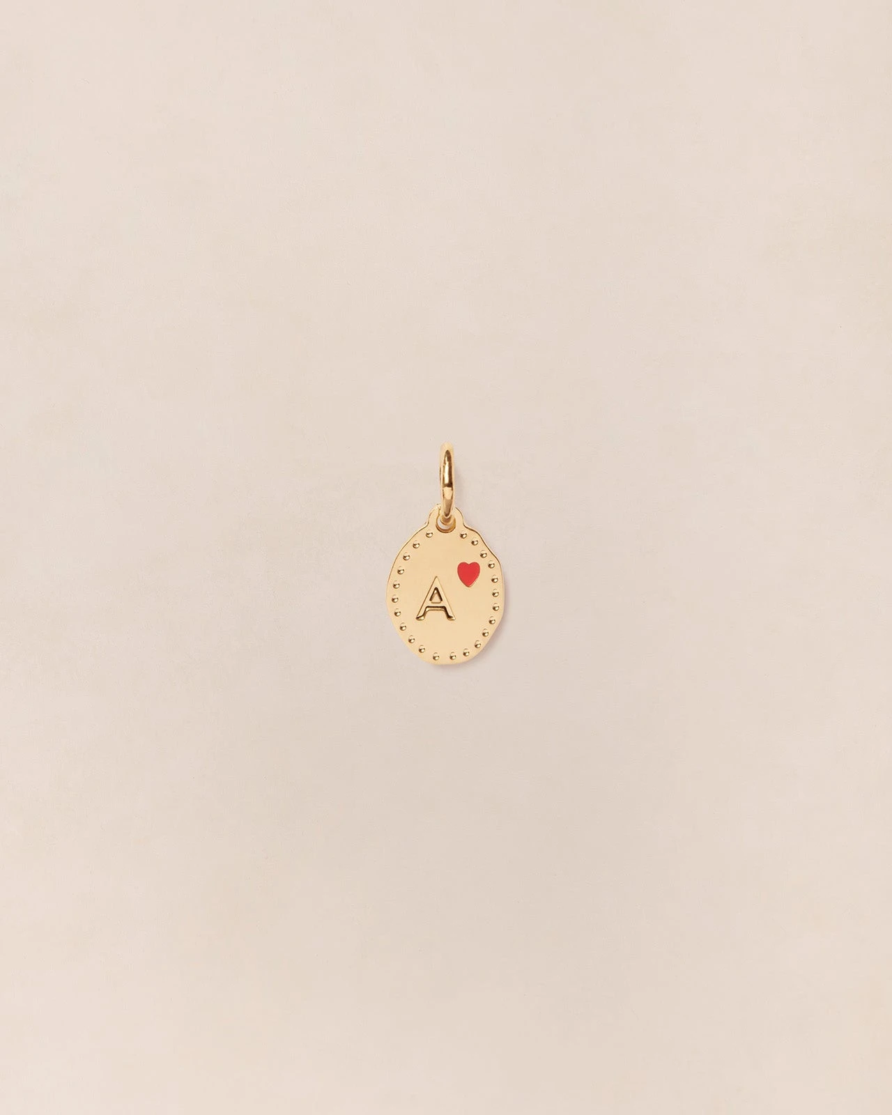 La Médaille Initiale Manoa - Rouge Et Dorée à L'or Fin 24 Carats - 10mm 17 La Médaille Initiale Manoa - Rouge Et Dorée à L'or Fin 24 Carats - 10mm – Image 15