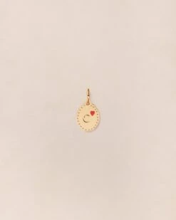La Médaille Initiale Manoa - Rouge Et Dorée à L'or Fin 24 Carats - 10mm 31 La Médaille Initiale Manoa - Rouge Et Dorée à L'or Fin 24 Carats - 10mm -Bijoux Magasin PERMANENTS BIJOUXROUGES MedailleinitialeManoa10mmC emoiemoi 029web