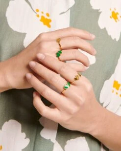 La Bague Billie - Dorée à L'or Fin 24 Carats -Bijoux Magasin PERMANENTS BIJOUXVERTS BagueBillieVert BagueBillieDoree RobeRositaanemonesolivefemme emoiemoi 07 577web