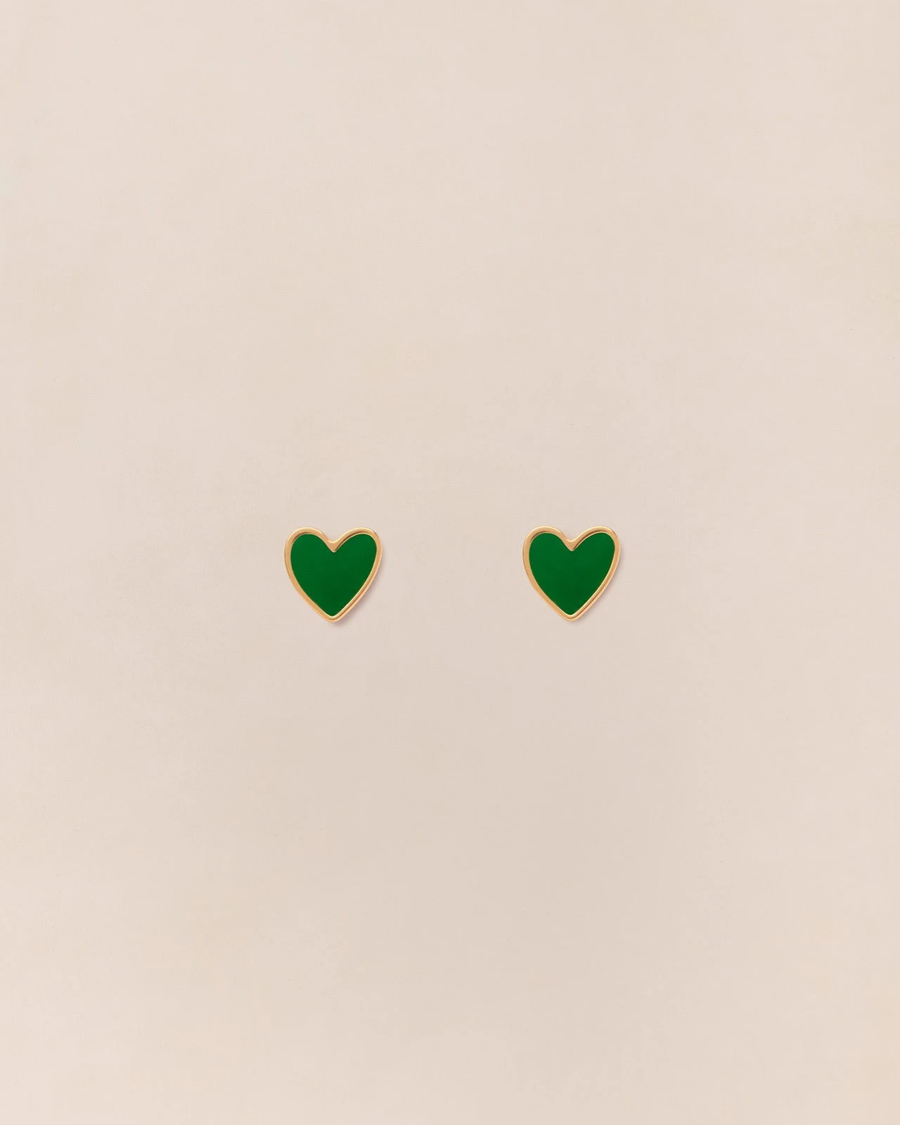 Les Boucles D'oreilles Céleste Petit Cœur Vert - Dorées à L'or Fin 24 Carats 5 Les Boucles D'oreilles Céleste Petit Cœur Vert - Dorées à L'or Fin 24 Carats – Image 3