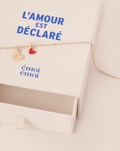 La Médaille Initiale Cœur - Dorée à L'or Fin 24 Carats - 10mm 24 La Médaille Initiale Cœur - Dorée à L'or Fin 24 Carats - 10mm -Bijoux Magasin PERMANENTS COMPOBIJOUX MedailleinitialeMaryA MedailleCoeurManonRouge Chaineboules emoiemoi 1186web