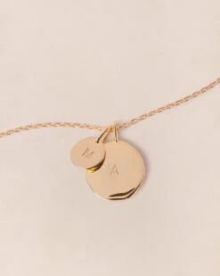 La Médaille Précieuse Initiale - 17 Mm - En Vermeil -Bijoux Magasin PERMANENTS COMPOBIJOUXPRECIEUX Medailleprecieuse10mm 17mm Chaineprecieuse emoiemoi 1235web bd111aba ba4f 49f2 acf4 5afd209eb72a