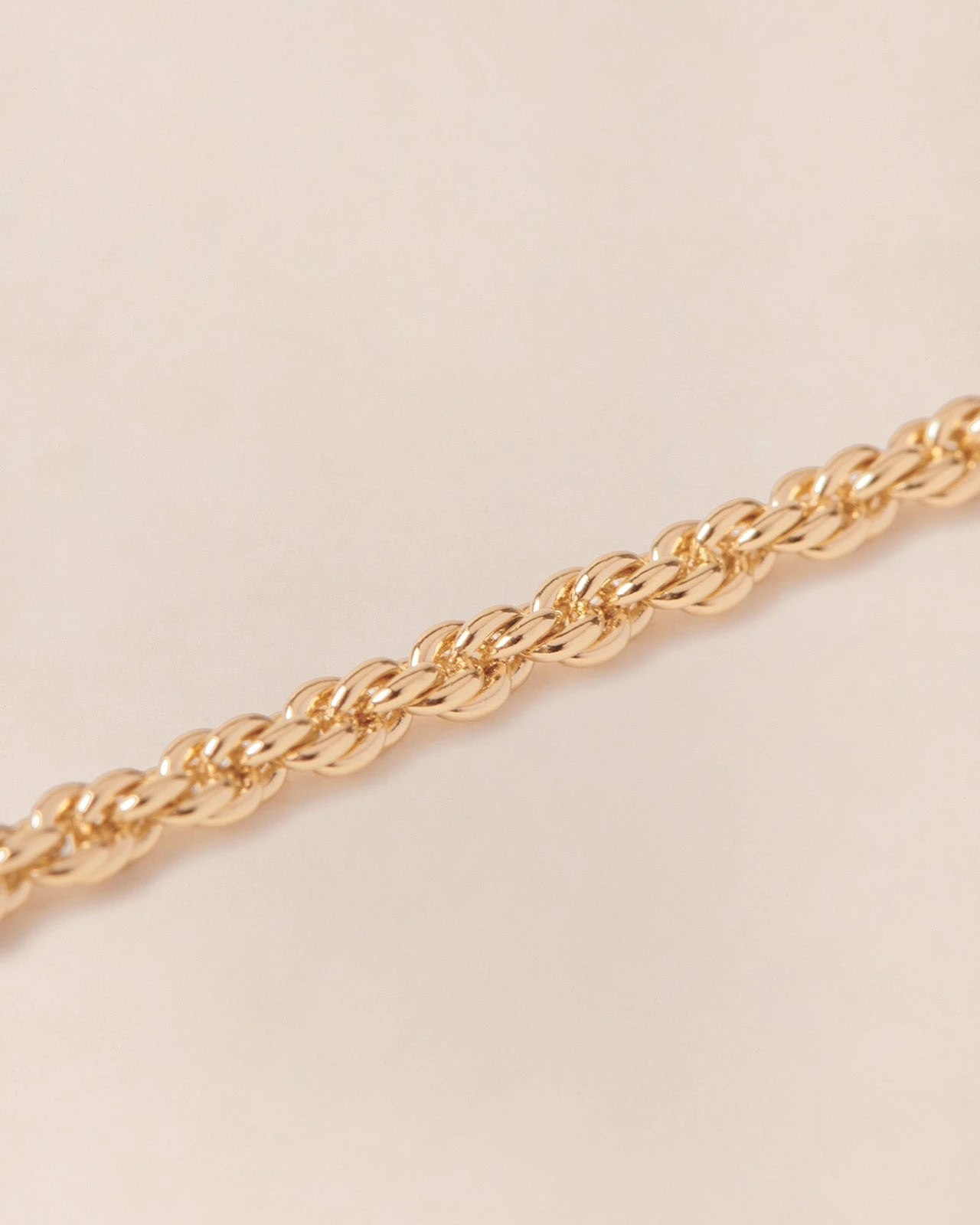 Le Collier Torsadé Doré à L'or Fin 24 Carats 4 Le Collier Torsadé Doré à L'or Fin 24 Carats – Image 2