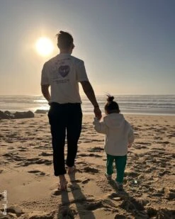 Le T-shirt Can't Help Falling In Love En Coton Bio - Blanc -Bijoux Magasin PHOTOS COMMUNAUTE RECADRAGES 1280x1600px mel issab1