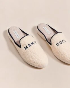 Les Chaussons Mamie Cool En Laine Bouclette - Angarde X émoi émoi -Bijoux Magasin Permanent Chaussonsbouclettemamiecool Angarde emoiemoi 15154web