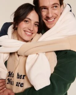 Le Hoodie Wild Dad En Polaire Recyclée - Vert Nuit 22 Le Hoodie Wild Dad En Polaire Recyclée - Vert Nuit -Bijoux Magasin Permanent Polairecreme HoodieMotherNaturefemme PolairevertehoodiewilddadS23 emoiemoi 11 1065web afe9c403 5d2b 4ba4 86e7 2a254c2434f9