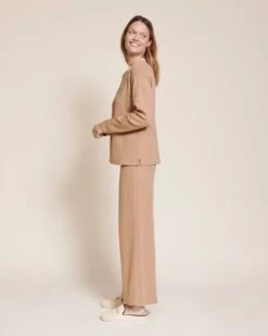 Le Haut De Pyjama Mama Cool En Coton Bio Nid D'abeille - Praliné -Bijoux Magasin Permanent Pyjamapraline PyjamaMamaCoolpralinefemme chaussonsAngardeMamaCoolMoumoute emoiemoi 07 53223Wweb