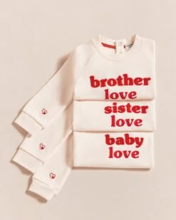 Le Sweat Brodé Brother Love En Coton Bio - Crème Et Rouge -Bijoux Magasin Permanent Sweatloverouge BrotherloveSisterloveBabylove emoiemoiW22web