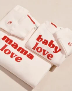 Le Sweat Brodé Mama Love En Coton Bio - Crème Et Rouge -Bijoux Magasin Permanent Sweatloverouge mamielove babylove emoiemoi 35 62423Sweb