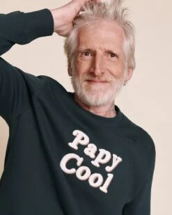 Le Sweat Papy Cool En Coton Bio - Charbon -Bijoux Magasin Permanent sweaticoniquecharbon papycool emoiemoi 15 173323Sweb 388975b6 a1dc 46b5 98ec cf3c7631cd0c