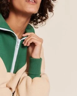 Le Sweat Sunny En Polaire Recyclée Et Col Zippé - Latte -Bijoux Magasin Permanent sweattrappeurbeigecolzippesunnyfemme emoiemoi 12 1199web