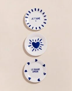 L'assiette Cœur Solaire En Porcelaine - Bleu 8 L'assiette Cœur Solaire En Porcelaine - Bleu -Bijoux Magasin S24Assiette Coeursolaire bleu Assiette Jet aime bleu Assiette Legrandamour bleuemoiemo 22 567web e4c8bac3 5c49 40ae be29 248b561e0872