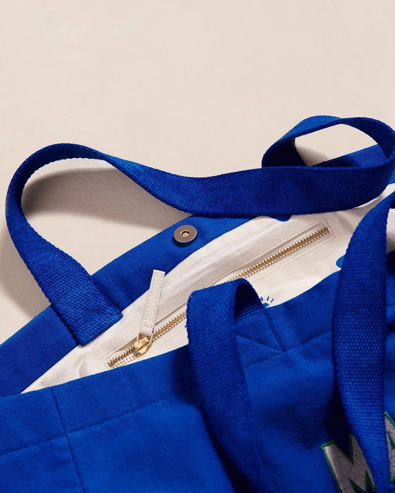 Le Cabas Brodé Mama Amour - Bleu 5 Le Cabas Brodé Mama Amour - Bleu – Image 4