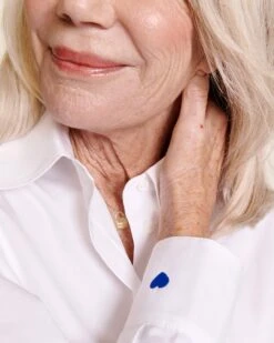 La Médaille Mamie Love Cœur - Dorée à L'or Fin 24 Carats - 15mm -Bijoux Magasin S24ChemiseCharlotteL amourestdeclare blanc jeanindigo MedailleMona Mamielove 15mm emoiemoi 23 1551web