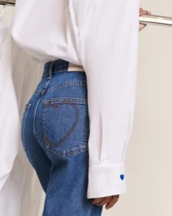 La Chemise L'amour Est Déclaré En Coton Bio - Blanche -Bijoux Magasin S24ChemiseCharlotteL amourestdeclare blanc jeanindigoemoiemoi 01 1329web