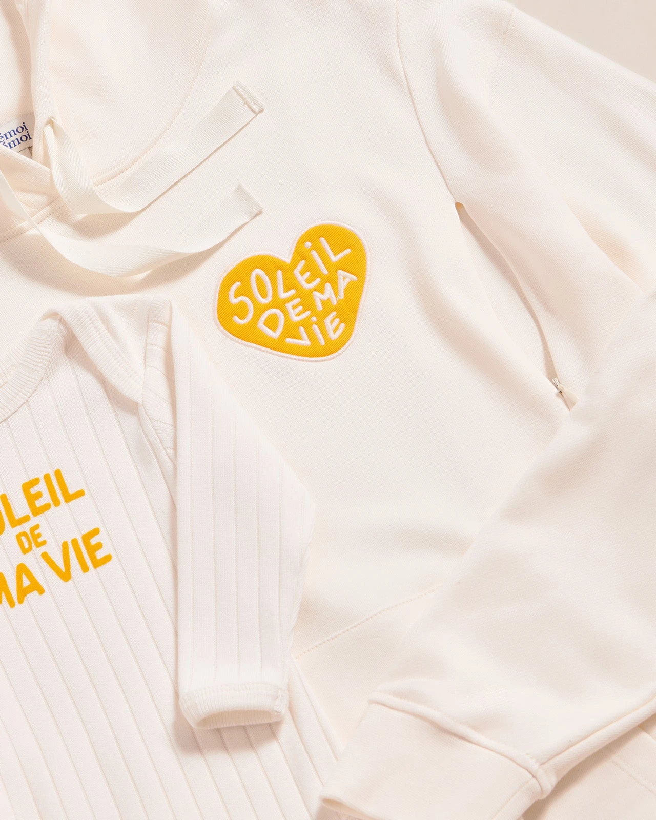 Le Hoodie D'allaitement Soleil De Ma Vie En Coton Bio - Crème 7 Le Hoodie D'allaitement Soleil De Ma Vie En Coton Bio - Crème – Image 5