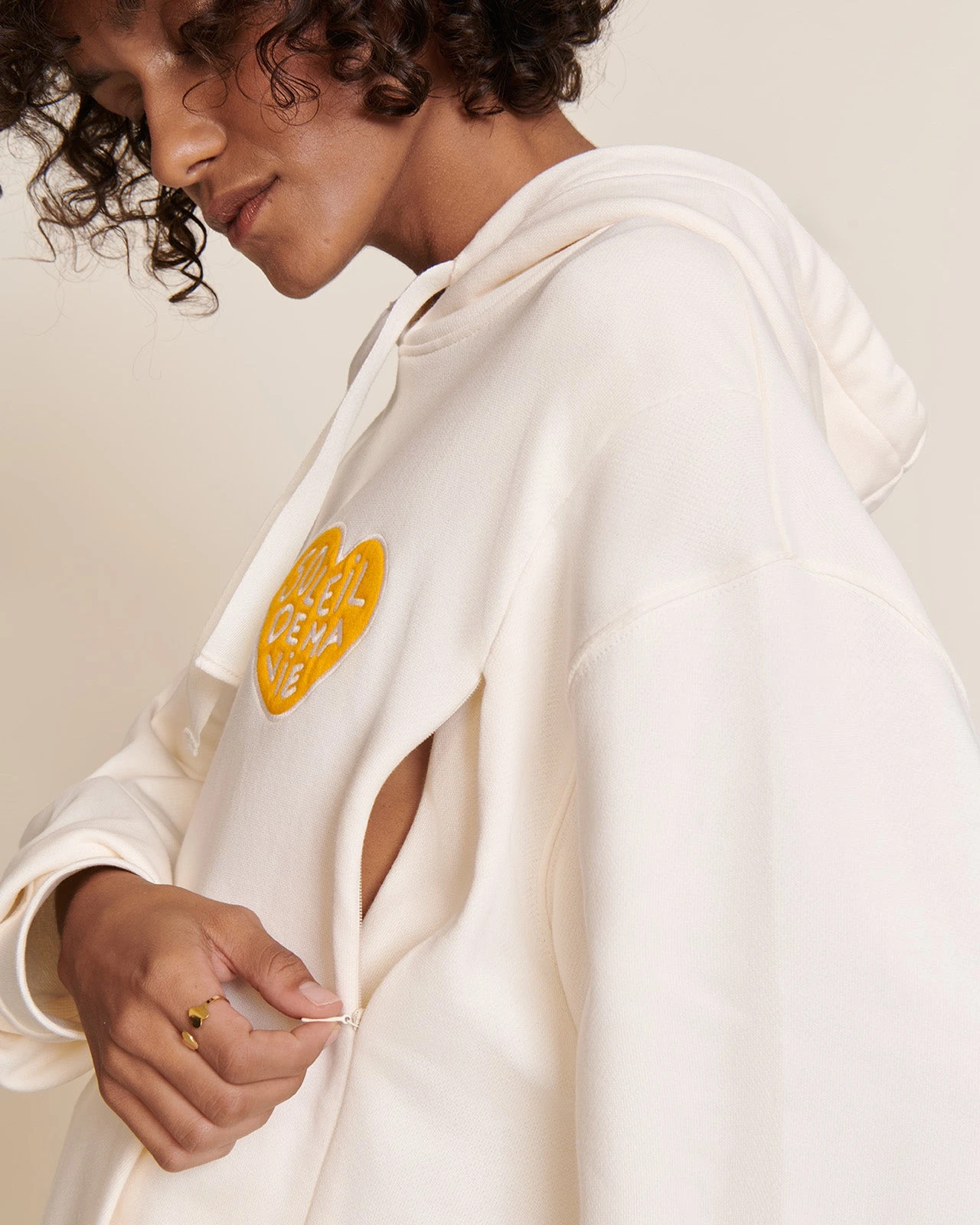 Le Hoodie D'allaitement Soleil De Ma Vie En Coton Bio - Crème 4 Le Hoodie D'allaitement Soleil De Ma Vie En Coton Bio - Crème – Image 2