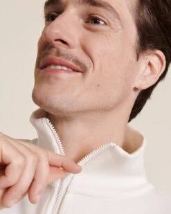 Le Sweat Stanny En Coton Bio Et Col Zippé - Blanc 21 Le Sweat Stanny En Coton Bio Et Col Zippé - Blanc -Bijoux Magasin S24SweatStannyencotonbioetcolzippe blancemoiemoi 03 1129web