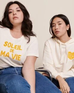 Le T-shirt Soleil De Ma Vie En Coton Bio - Crème 19 Le T-shirt Soleil De Ma Vie En Coton Bio - Crème -Bijoux Magasin S24T shirtJeanne Soleildemavie creme HoodieHope Soleildemavie creme jeanindigoemoiemoi 42 2684web 5c194217 34c6 4e5b a210 a1ced733ed74