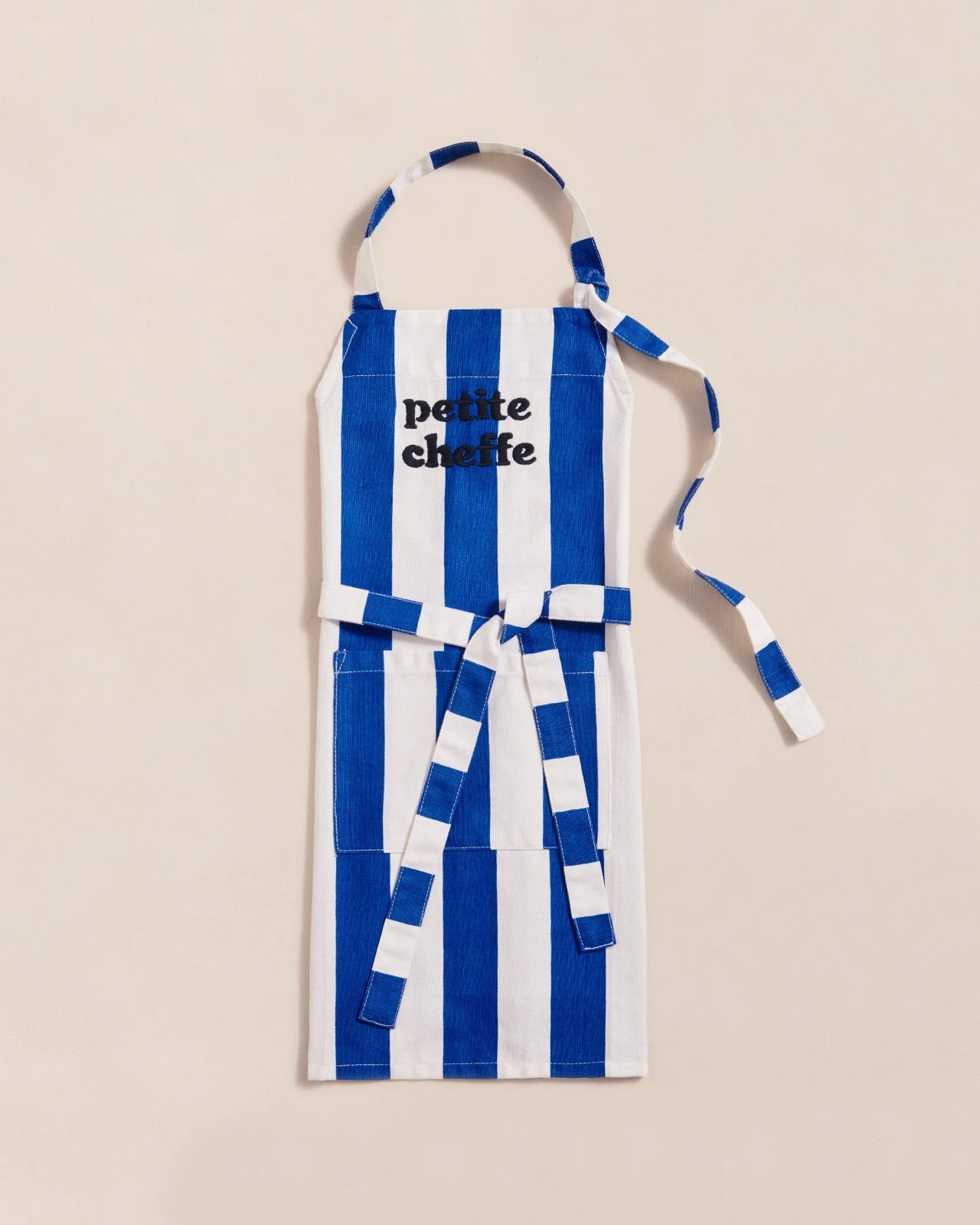 Le Duo De Tabliers Grande Cheffe X Petite Cheffe à Rayures En Coton - Bleu 8 Le Duo De Tabliers Grande Cheffe X Petite Cheffe à Rayures En Coton - Bleu – Image 6