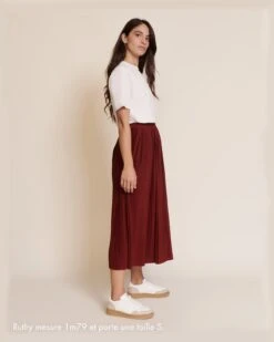 La Jupe Plissée Adèle - Bordeaux 15 La Jupe Plissée Adèle - Bordeaux -Bijoux Magasin TAILLECHEMISEPermanent JupeAdeleBordeaux T shirtLoukoumblanc emoiemoi D2LOOK 27 247423Wwebtaille2