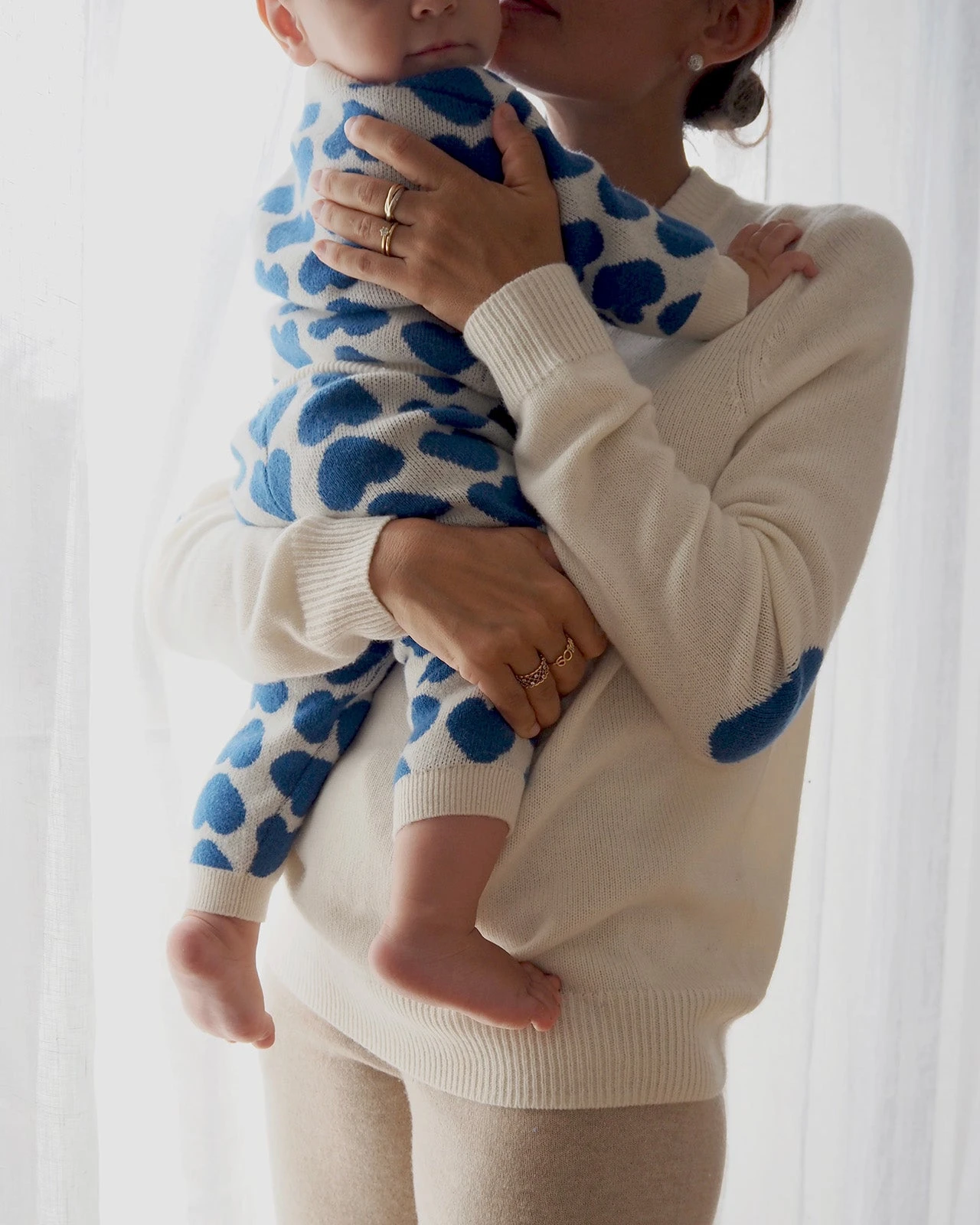 Le Pantalon Max En Cachemire - Cœurs Bleus - Hircus X émoi émoi 13 Le Pantalon Max En Cachemire - Cœurs Bleus - Hircus X émoi émoi – Image 11