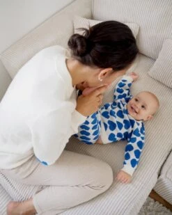 Le Pantalon Max En Cachemire - Cœurs Bleus - Hircus X émoi émoi 22 Le Pantalon Max En Cachemire - Cœurs Bleus - Hircus X émoi émoi -Bijoux Magasin W23Hircusxemoiemoi pullEly pullAri pantalonMax emoiemoi P9081740web