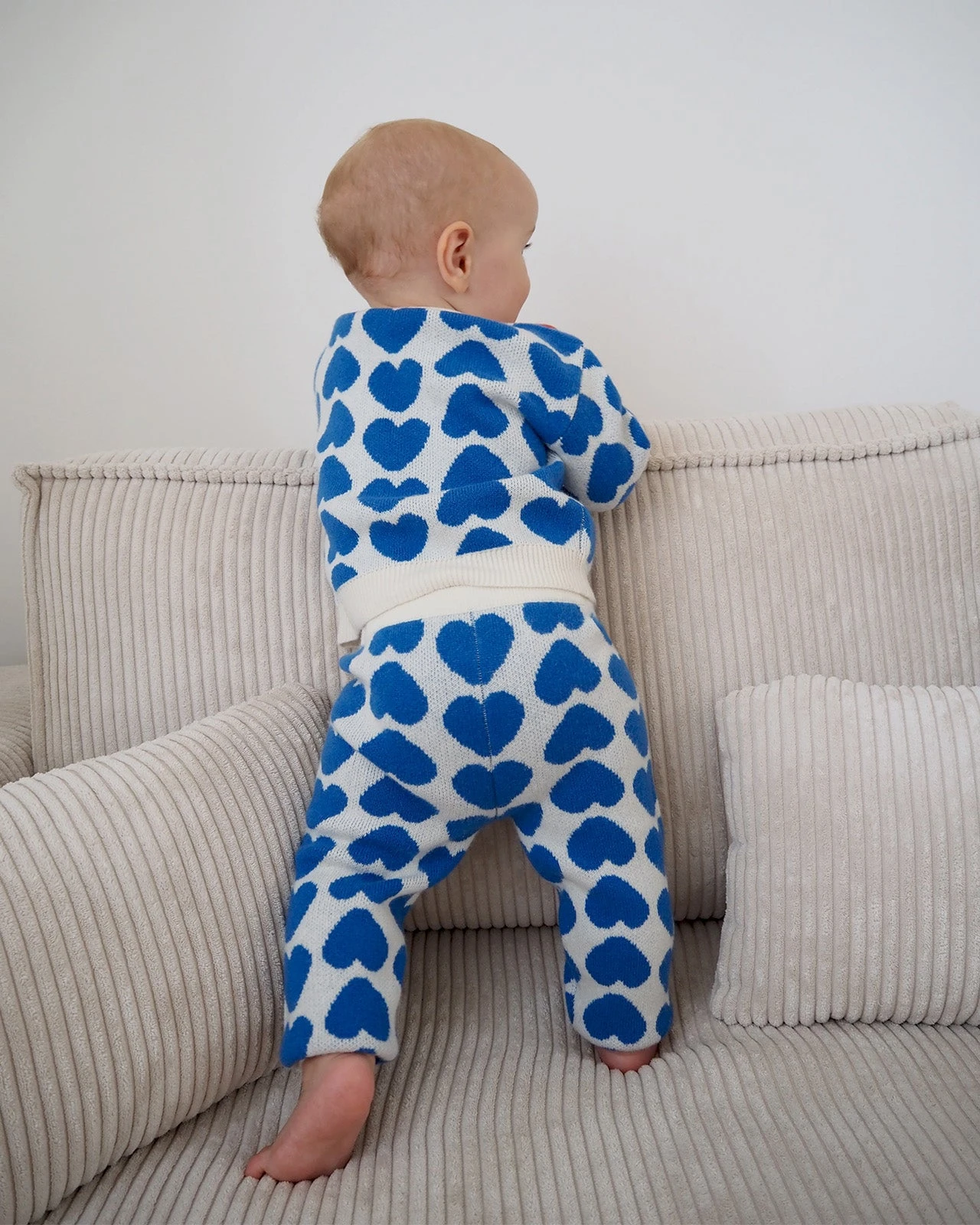 Le Pantalon Max En Cachemire - Cœurs Bleus - Hircus X émoi émoi 4 Le Pantalon Max En Cachemire - Cœurs Bleus - Hircus X émoi émoi – Image 2